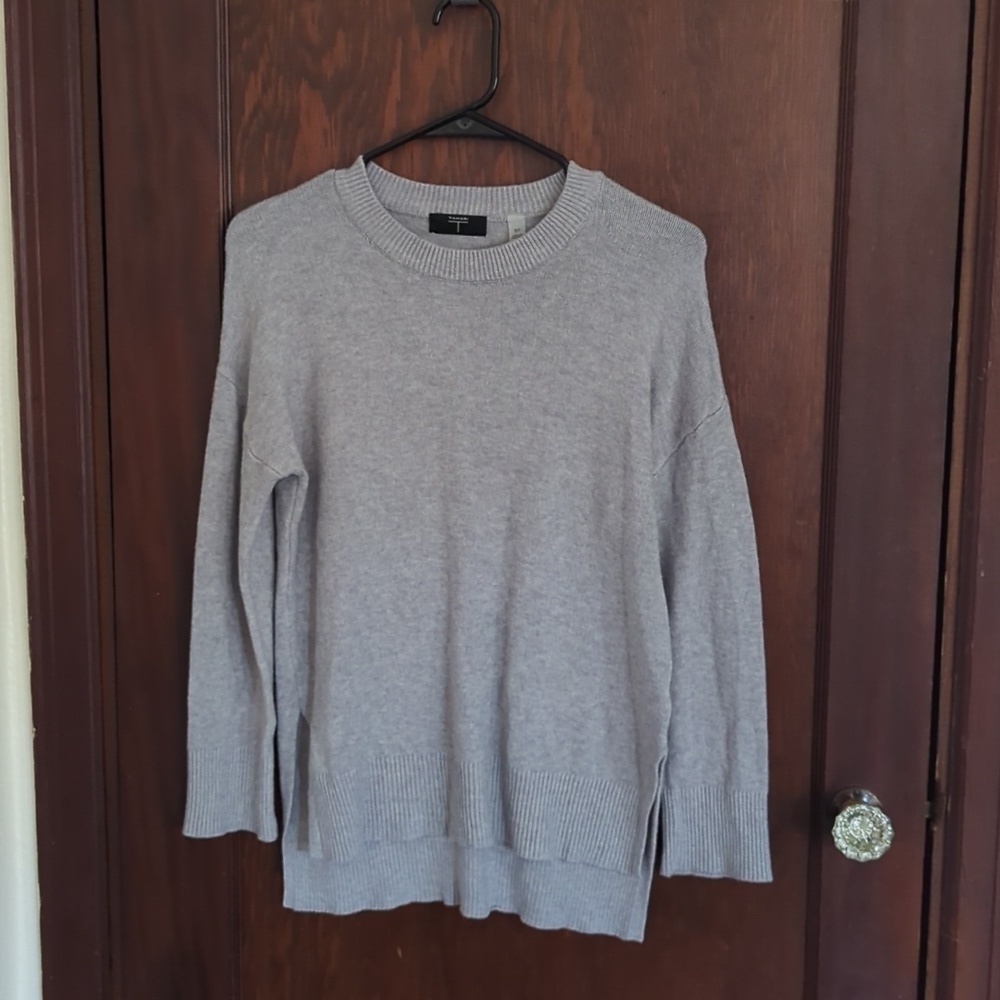 T by Tahari Light Gray Lightweight Sweater Size Small